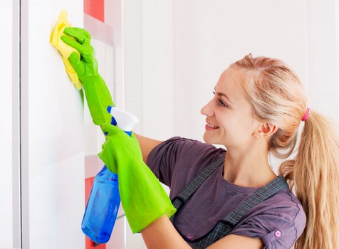 Professional move in cleaning for a Brompton property kitchen and living area