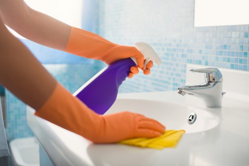 Professional cleaning team arranging house cleaning in Brompton